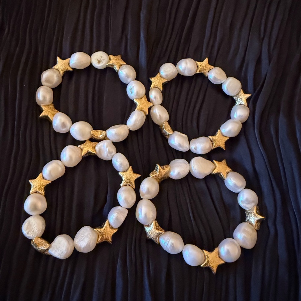 Freshwater pearls with gold tone stars stretch bracelets 4 pack!